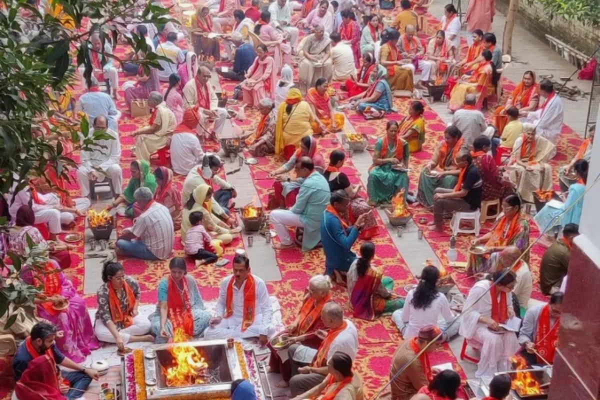 १०० कुंडीय हवन